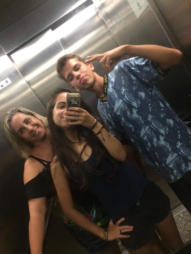 10.04.19. Dia que a mãe da Duda disse "vocês vão casar" e eles riram.